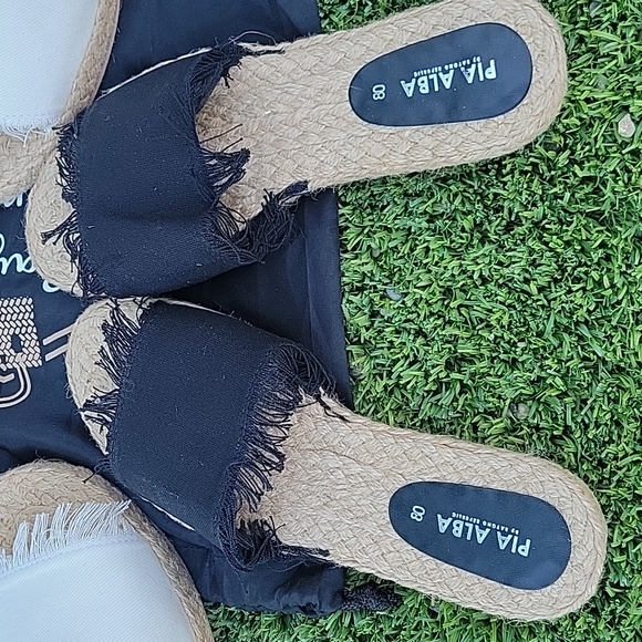 Native Slippers - Picture 2 of 6